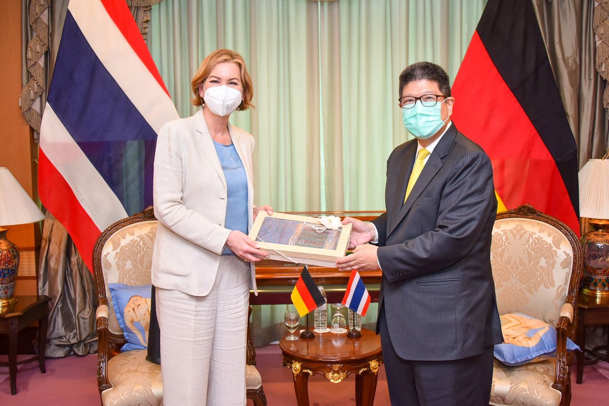 กระทรวงการต่างประเทศ | MFA of Thailand (@mfathai) on Twitter photo ปลัด กต. พบหารือนางเพทรา ซิกมุนด์ อธ.กรมเอเชียและแปซิฟิก กต. เยอรมนี ในโอกาสเยือนไทยในฐานะแขก กต. ระหว่างวันที่ ๒๓-๒๖ ม.ค. ๖๕ โดยเน้นย้ำการส่งเสริมคสพ.ทวิภาคีครบ ๑๖๐ ปีไทย-เยอรมนี (๒๔ ม.ค.๖๕) <a href="/GERinThailand/">German Embassy Bangkok</a> ปลัด กต. พบหารือนางเพทรา ซิกมุนด์ อธ.กรมเอเชียและแปซิฟิก กต. เยอรมนี ในโอกาสเยือนไทยในฐานะแขก กต. ระหว่างวันที่ ๒๓-๒๖ ม.ค. ๖๕ โดยเน้นย้ำการส่งเสริมคสพ.ทวิภาคีครบ ๑๖๐ ปีไทย-เยอรมนี (๒๔ ม.ค.๖๕) <a href="/GERinThailand/">German Embassy Bangkok</a>