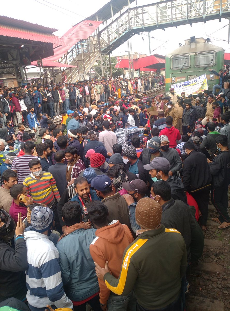 Mohammedrafis9's tweet photo. #RailwayMinister_SaveStudentsLife
Bihar ..like this we have to plan protest in every region ..until justice https://t.co/06QuhH1a11