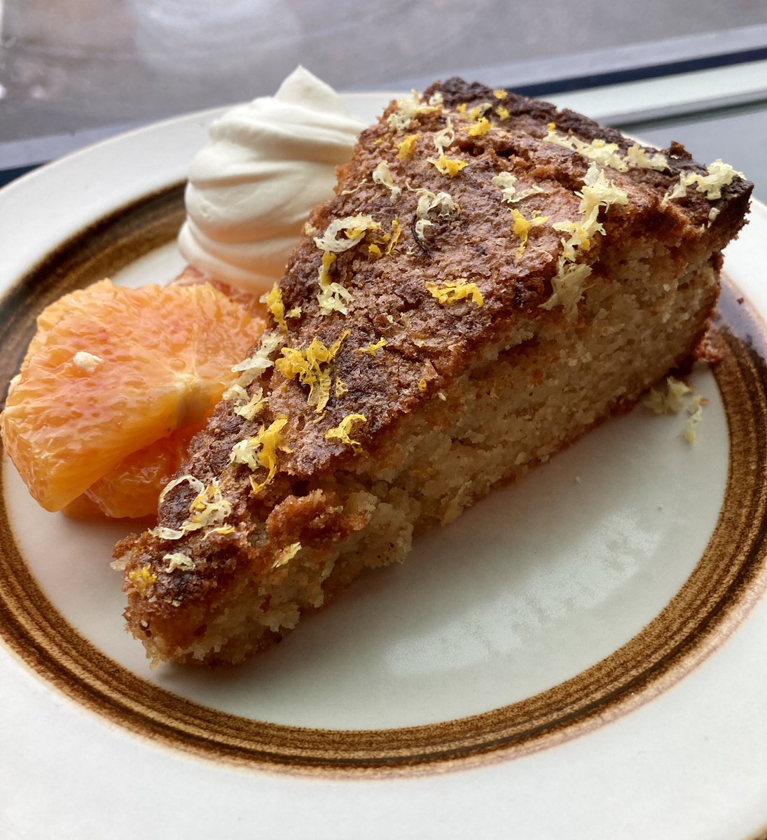 Sitrus og mandelkake, creme fraîche og rød appelsin!