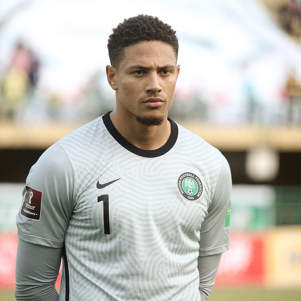 I NO GO LIE UNA...ASWEAR YESTERDAY DEFEAT WAS HARSH AND PAINFUL.

THIS FELLOW RIGHT HERE NA SCAM.