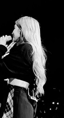 Seni soludum dumanımdan
Sen benim yanlışım ol...