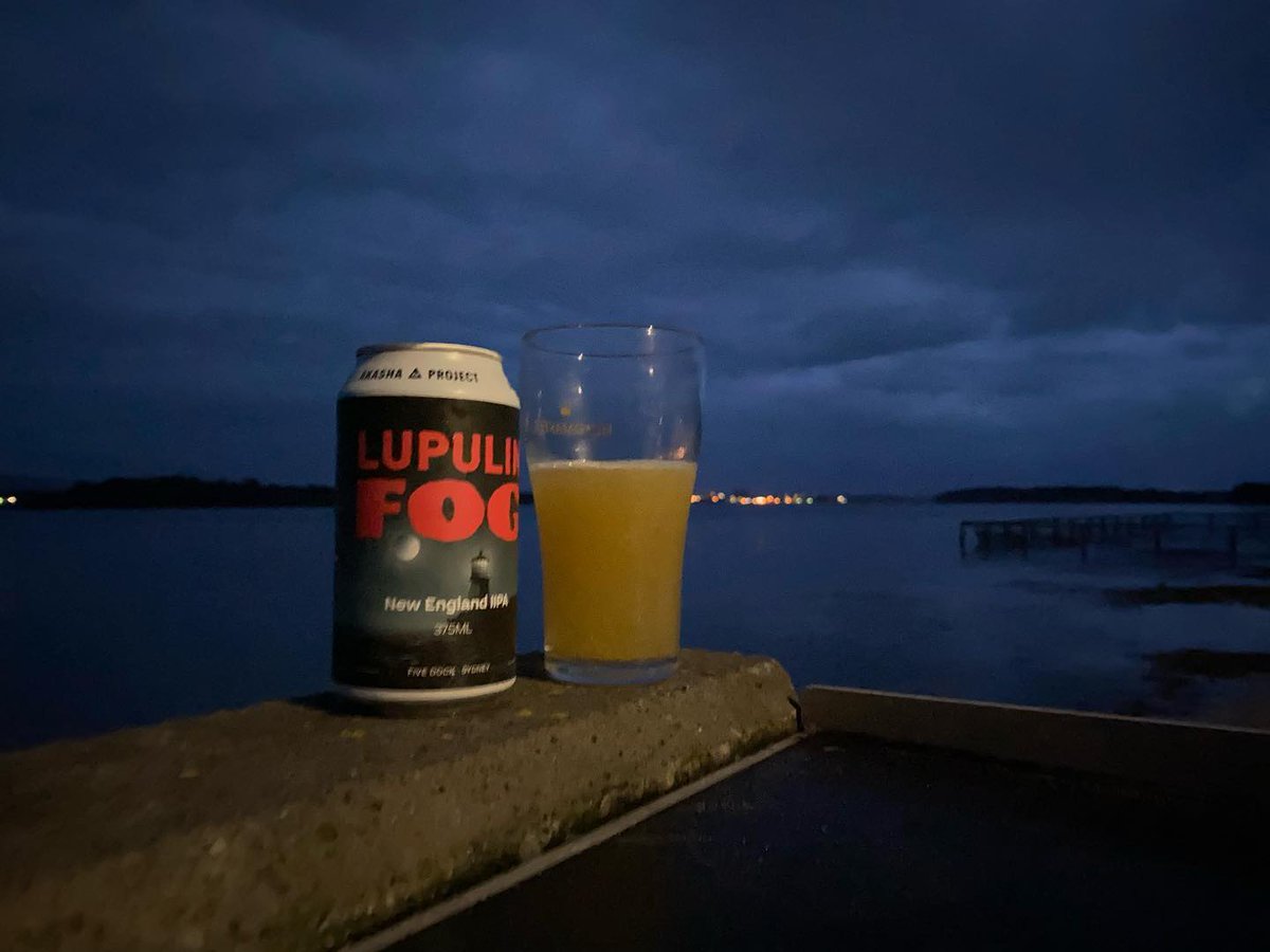 3wisemenofbeer's tweet photo. Akasha Lupulin Fog New England IIPA. 

Fantastic Citrus aroma and tropical taste and the hop bitterness is so clean. Can't believe it's 8.5% as it is superbly balanced and a light bitter finish. You could have many. 8.5/10 #pellman  A novice revie... https://t.co/BQ3ZxSywSu https://t.co/8saQBftDa7