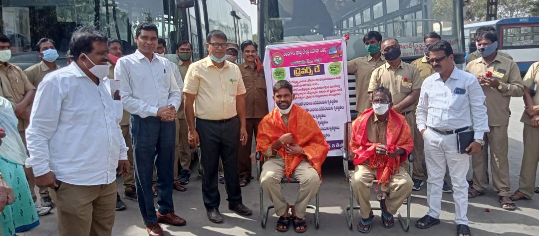 reddyleonine's tweet photo. Driver's Day Celebration in MYP-2 Depot.
Celebrated Driver's Day in Miyapur 2 Depot. DM felicitated best Drivers &amp; distributed flowers to the Driver's. Supervisors &amp; staff of Miyapur-2 depot participated in the event. https://t.co/yWY5ICS9kT