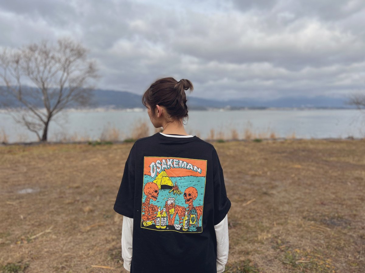 hiiiicam's tweet photo. 絶対ほしかったこちらのTシャツもGETしました☺️❤️🔥❤️🔥❤️🔥❤️🔥
M sizeで158㎝の私には大きめだけど
大きめで着たかったのでめちゃくちゃよき🥺💕
寒いけどどーしても着たくて、極暖→ヒートテックコットンロングTシャツ、お酒マンTシャツで着てみた☺️
最高に可愛いっす。
#HIILSFIELD
@innovarth_1 https://t.co/AapGBl6z5J