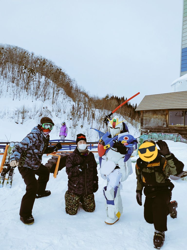 スキー場でガンダムコスプレボーダー #生ガンダム さんとGP隊を発見。
撮影させて頂きありがとうございました。