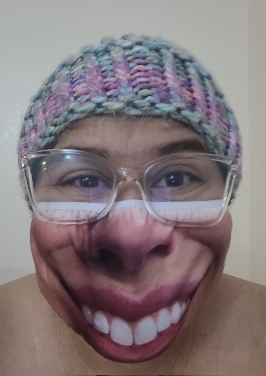 ElsaOzn's tweet photo. Encontré una de esas graciosas mascarillas que compré cuando empezó la pandemia para no enloquecer en el proceso🤣🤣🤣🤣🤣🤣 https://t.co/gv83rJdOu7