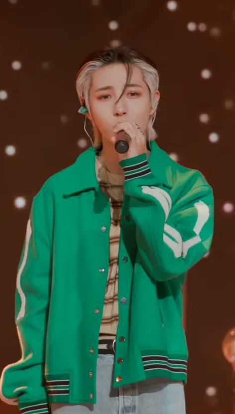 cloudyhyuckkk's tweet photo. Wahhh im still stuck in renjun two hair tone #NCTDREAM #RENJUN https://t.co/LUzK2GRynU
