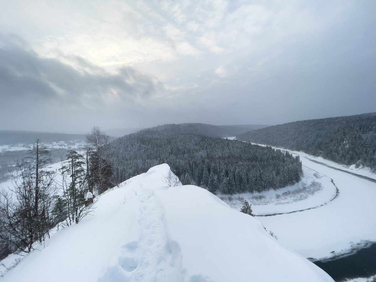 AndreyShaD's tweet photo. Красный камень.

Моя поездка на Красный камень в Усть-Койве состоялась зимой. Дороги чистят только до турбаз. Поэтому с горем пополам нашёл где припарковаться и оставить своего верного друга Федора. И первым делом отправился на скалы. Вышел к реке и по… https://t.co/PIJcBefkzO https://t.co/qlZbyoAelV