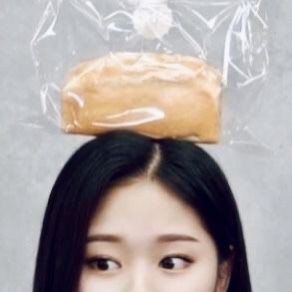 hijjiha's tweet photo. "Im a Cat" *proceeds to bark** #Hyunjinloona #Hyunjinfanart #Loonafanart #Kimhyunjin #bread #Aeong https://t.co/5ZzB8FpMcX