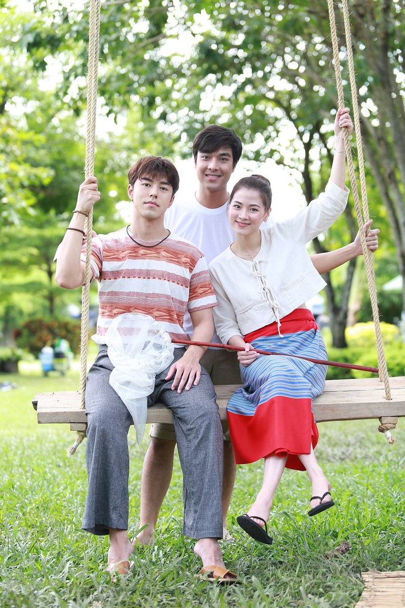 kanyammuses's tweet photo. Tonight #สร้อยสะบันงาEP1 starts airing 💙✨
#สร้อยสะบันงา #naphat_nine #baifernbah #pariit https://t.co/N43S435MLP