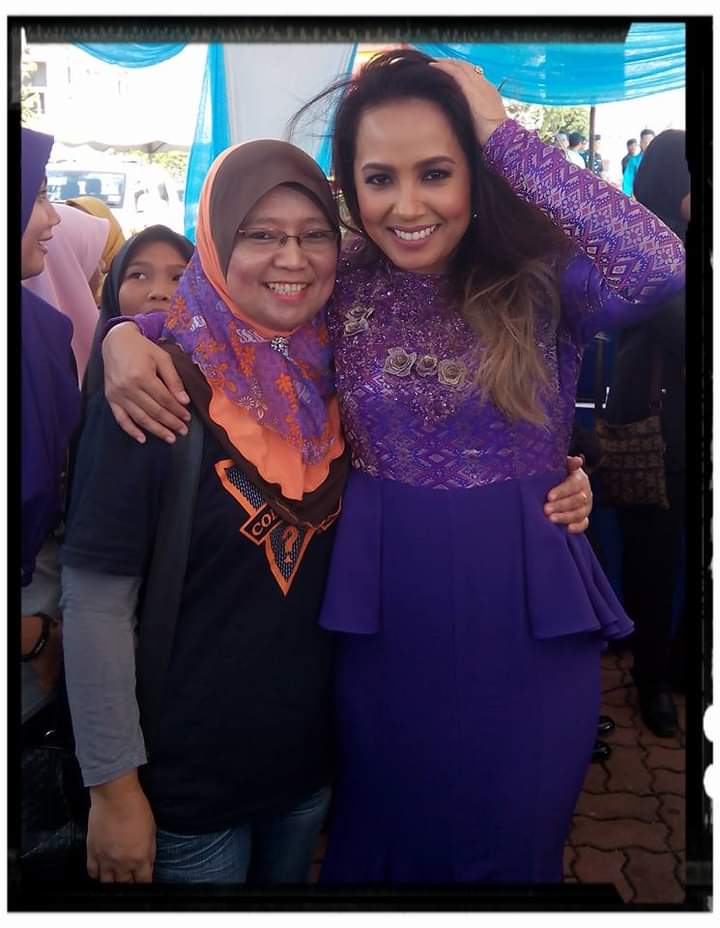 purplesnowwhite's tweet photo. #Throwback always sweets memories with @HaizaHanafi ππππππππ #24january2016 #benut #pdrm #haizatroopers https://t.co/KAcYmCMQos
