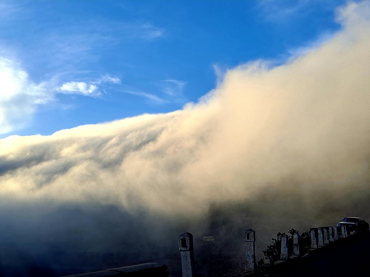 murielsoret's tweet photo. Le brouillard descend sur la ville #Arbaroba #Eritrea https://t.co/8U8z4QjKFw