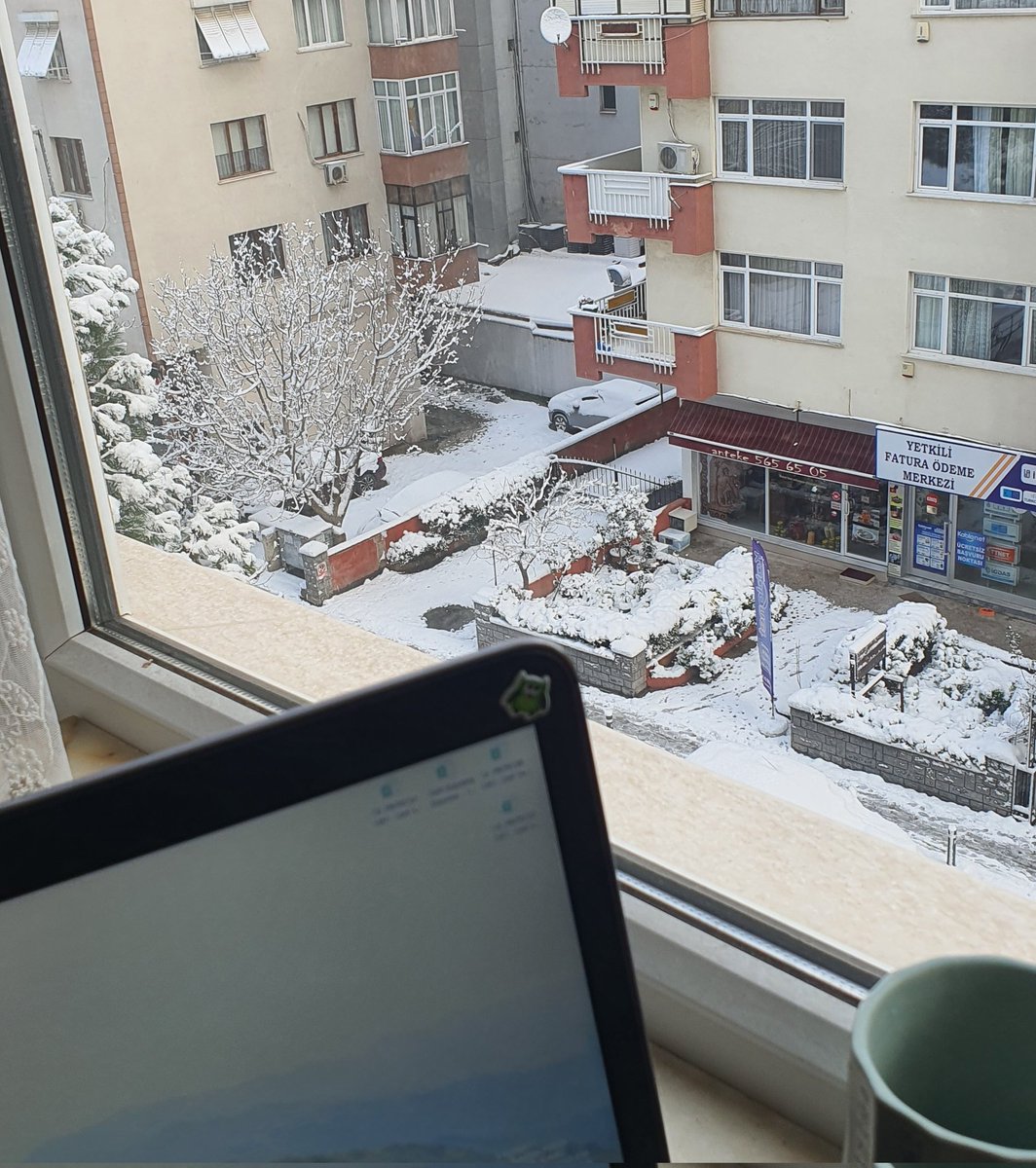belkaaas's tweet photo. @mustafabasaran 5 gündür pencere önünde kamptayım kanka, yarışın galibi belli 😂 https://t.co/E7fe6I3Xb1