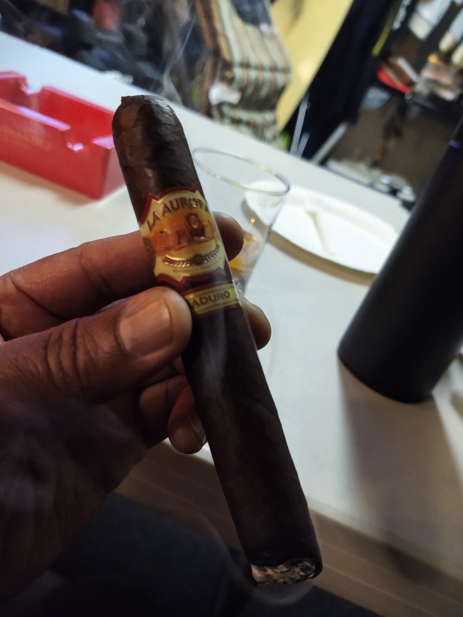 mngreenjr's tweet photo. La Aurora 1985 Maduro. Nice choice for a couple of great games... https://t.co/ry8iriJKFo