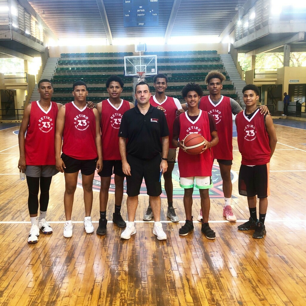 FedombalRD's tweet photo. Queremos felicitar al grupo de jóvenes atletas de San Pedro de Macorís que ayudaron a nuestro expositor @coachsilviosantander durante el tercer día de nuestra clínica.
¡Muchas gracias!
#VamosDOM🏀🇩🇴 #Codebal #Entrenadores #RevalidaEste https://t.co/TGkJFMGx49 https://t.co/hxg8VXzcGu