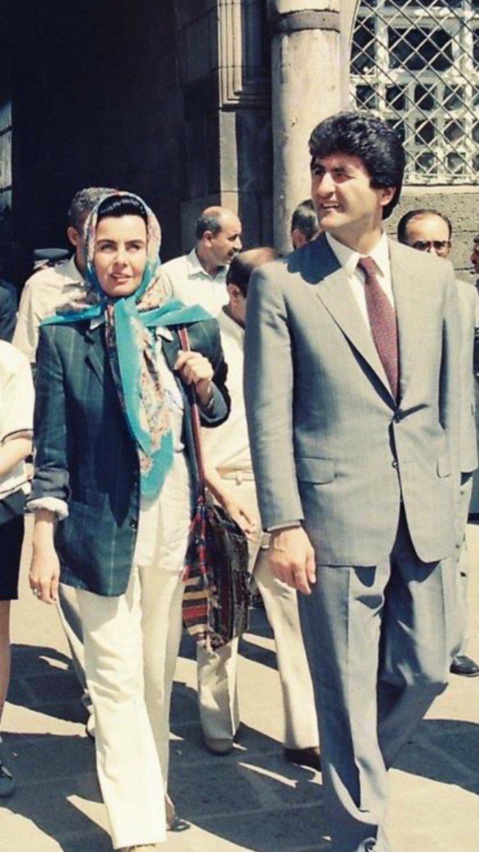 Geçmişte Şişli belediye başkanı olarak hizmette bulunmuş, Türk Sineması’nın değerli sanatçısı Fatma Girik Hanımefendi’ye Allah’tan rahmet, yakınları ve sevenlerine başsağlığı dilerim. 
Mekânı, Cennet olsun.