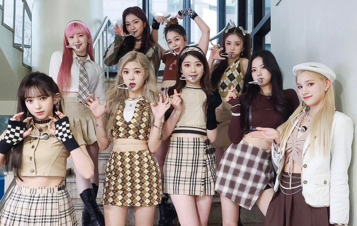 Kep1er wa. Kep1er wa. Kepler kpop участницы. Киплер кпоп. Кеплер кпоп группа.