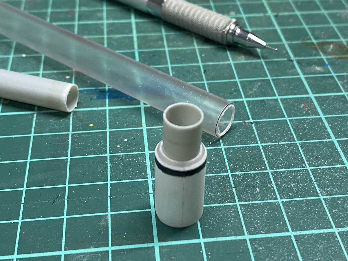 WarriorDeadHead's tweet photo. 丸棒を組み合わせたり太らせたりしてブラックローズ号のマフラーを製作中。Moveのチタンマフラー第一号だったらしいですよ！
#moverevivalproject https://t.co/Wr84UUdkoM