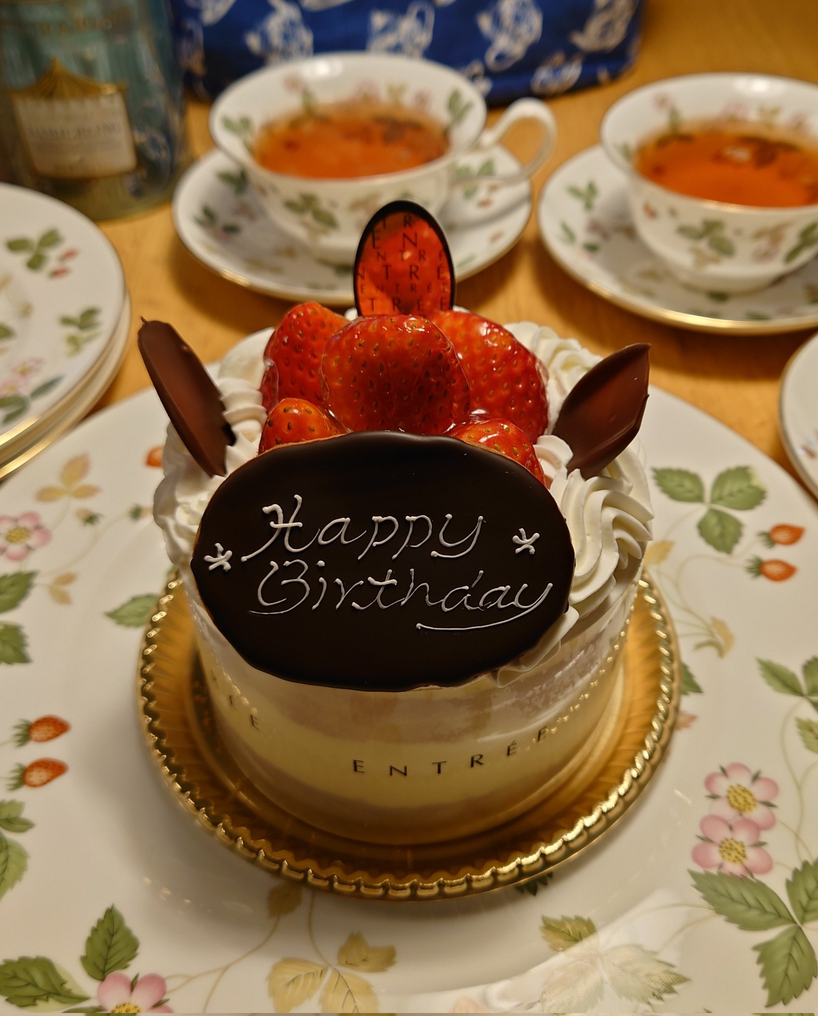 フローレン 家族のお誕生日にホールのケーキ 美味しいお茶と供に楽しめたら最高 紅茶 フォートナムメイソン アントレ バースデーケーキ T Co Smsousidtj Twitter