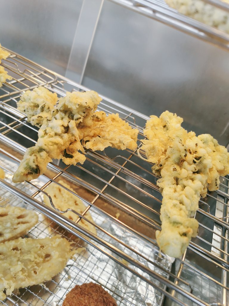 あやうた製麺 この写真の天ぷらは 菜花の天ぷら です 菜の花特有の苦味がうどんによく合います 是非ご賞味下さい T Co 9uabdro0i9 Twitter