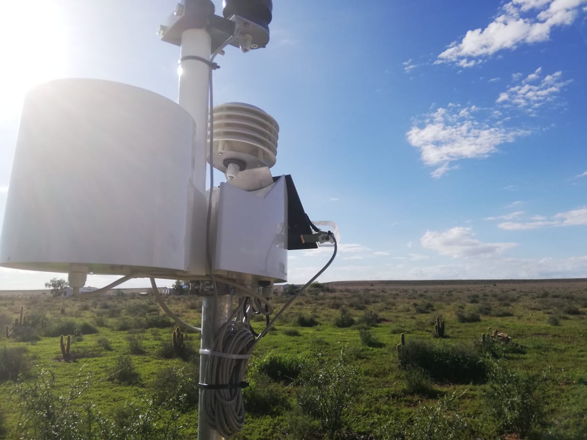 ClimateSmartAgr's tweet photo. We’ve had a busy start to 2022 and installed the 80th weather station in the Hex River near De Doorns last week. This will help farmers make better in-field decisions with the data they provide. We're getting closer to that goal of 200 stations!
#ClimateSmartAgriculture #MetosSA https://t.co/ZTXRlSTuvs