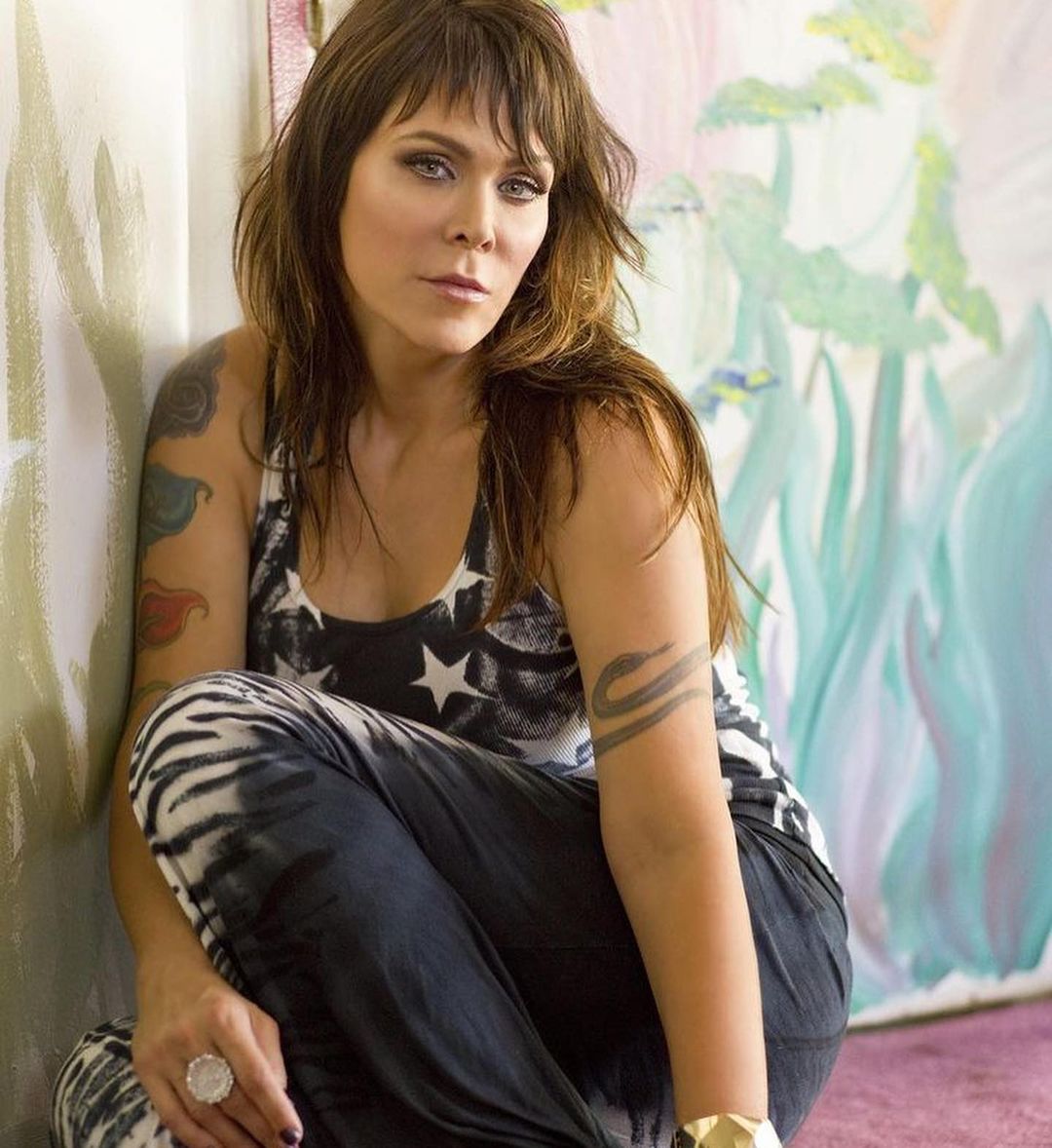 Happy Birthday to Beth Hart.
(January 24, 1972) 