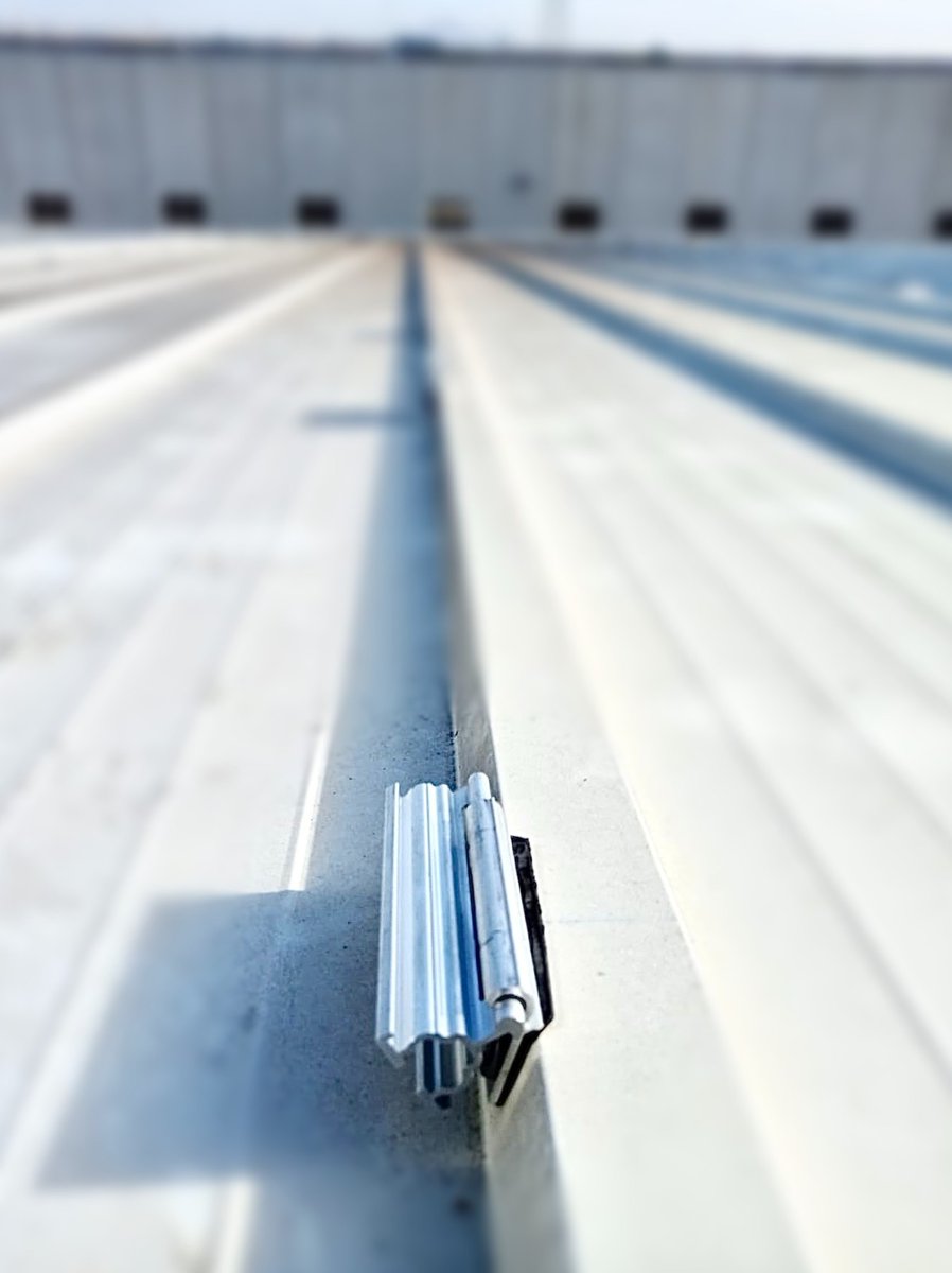 KoneryEE's tweet photo. 2️⃣  #Descarga, #estructura y #montaje de #módulos

🚀 Seguimos con la instalación de @agrodolores 

#instalación #placassolares #paneles #fotovoltaica #energíasolar https://t.co/ieuGFyvxTD