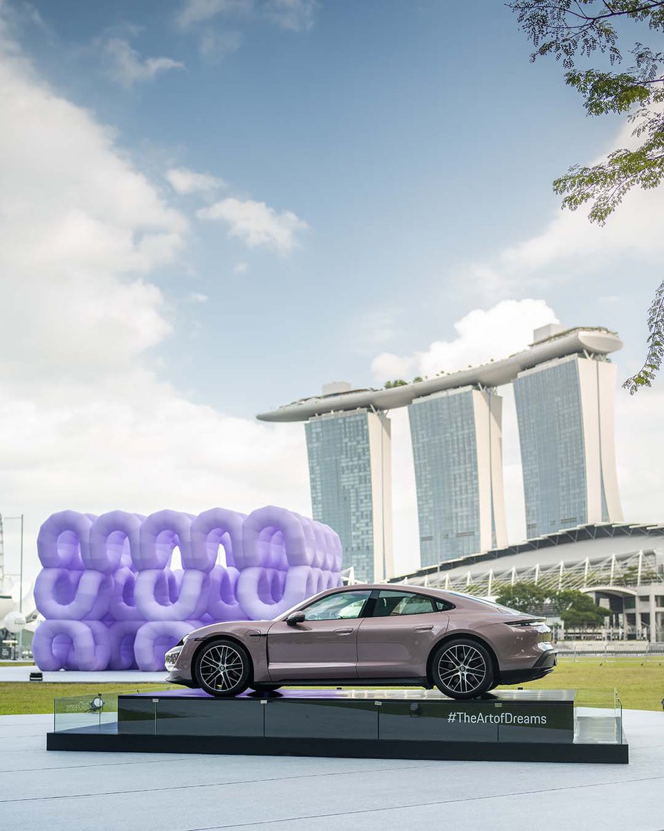 Awesome project by @porsche and the French artist @CyrilLancelin! Together they are bringing a huge inflatable #art piece to Singapore called “Remember your dreams” – and who doesn’t want to do that?   Check it out if you’re in the area at the Promontory@Marina Bay 💪