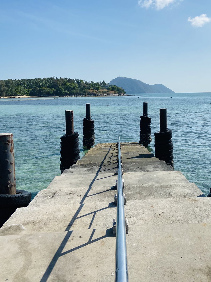 travelingman88's tweet photo. Never gets old visiting Rawai beach and promthep cape, such a stunning beautiful part of the world 🌎 #promthepcape #Rawaibeach #phuket #Thailand https://t.co/mfD8SoiXA1