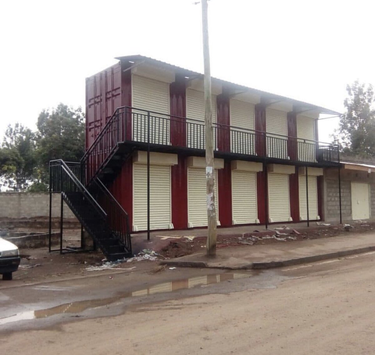 Kurazcontainer1's tweet photo. Monetize your Parking Lots and Dead Space , mobile Retail shops. Take your business to the people. We only take 7 working days to deliver 1 x 40 ft = 5 shops. 
Think investment. https://t.co/D2zw5xc1lF