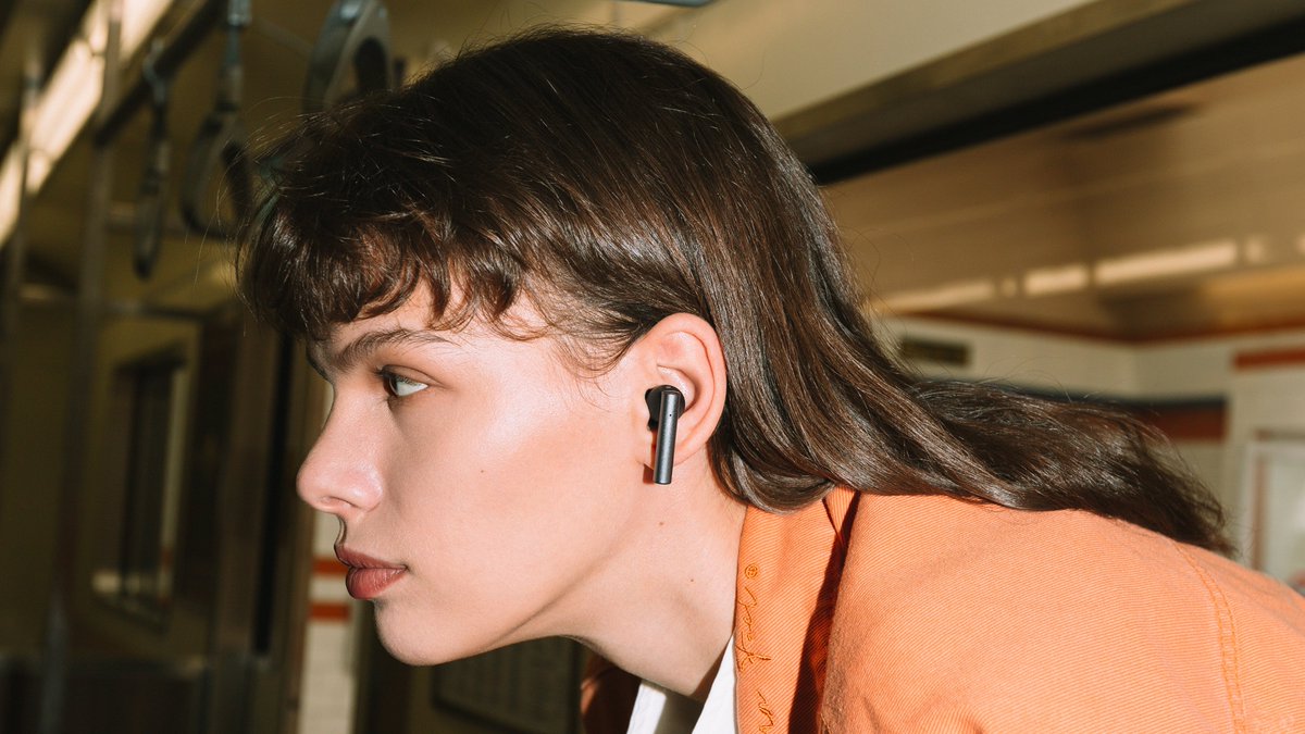 DIZOTechGlobal's tweet photo. DIZO Go Pods🎧 featuring silicone earbud tips with ergonomically design for you. It’s can more perfectly and comfortably to fit your ear, let you feel nothing but the music.🎶

#DIZO #audio #comfortable #earbuds #quiet #realme #wireless https://t.co/UEo6TxF9EN