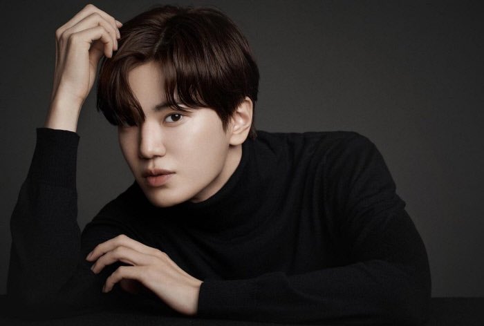 theseoulstory's tweet photo. INFINITE Lee Sungjong officially leaves Woollim Entertainment after 13 years

Source: https://t.co/agKFzV0lLa https://t.co/T9yRxHp54p
