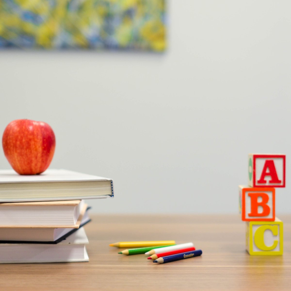 La journée mondiale de l'éducation qui se tient aujourd'hui promeut l'éducation comme un droit humain. Ce droit est de nos jours essentiel pour mettre en avant les problématiques liées au développement durable comme le fait le projet pédagogique <a href="/Sherlocks_Home_/">Sherlock's Home</a> 😉🔍