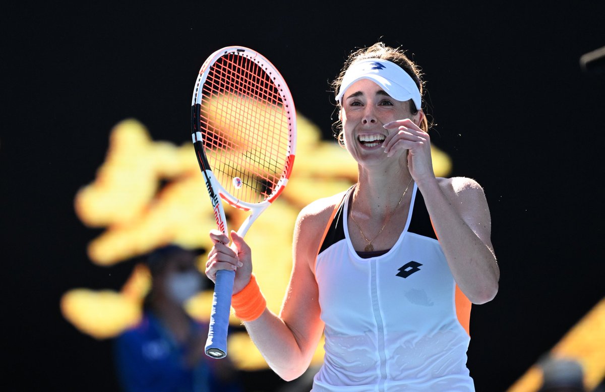 WeAreTennisFR's tweet photo. COMMENT, QU'EST-CE QUE J'APPRENDS ?? 😵

Accrochez-vous : Alizé Cornet s'est qualifiée pour les 1/4 de finale de l'Open d'Australie en renversant Simona Halep ! On ne l'arrête plus ! https://t.co/t3MKNaTCoa
