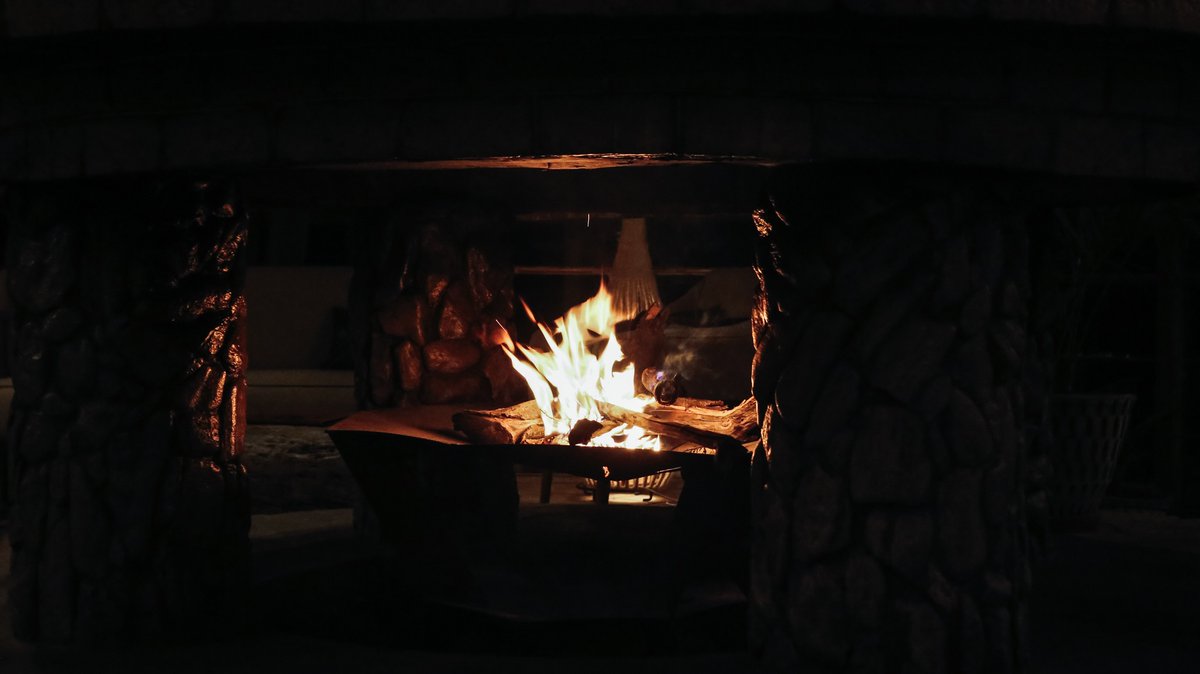 LionsBluffLodge's tweet image. Cosy evenings by the fire ✨ If you were here, what would be your choice of drink?

P.C. @wherenextfamily 
For bookings and rates please contact us ⬇️
Mobile: +254 754 351908
reservations@lionsblufflodge.com
lionsblufflodge.com
#Luhya #kabogo #KwamboxandKev