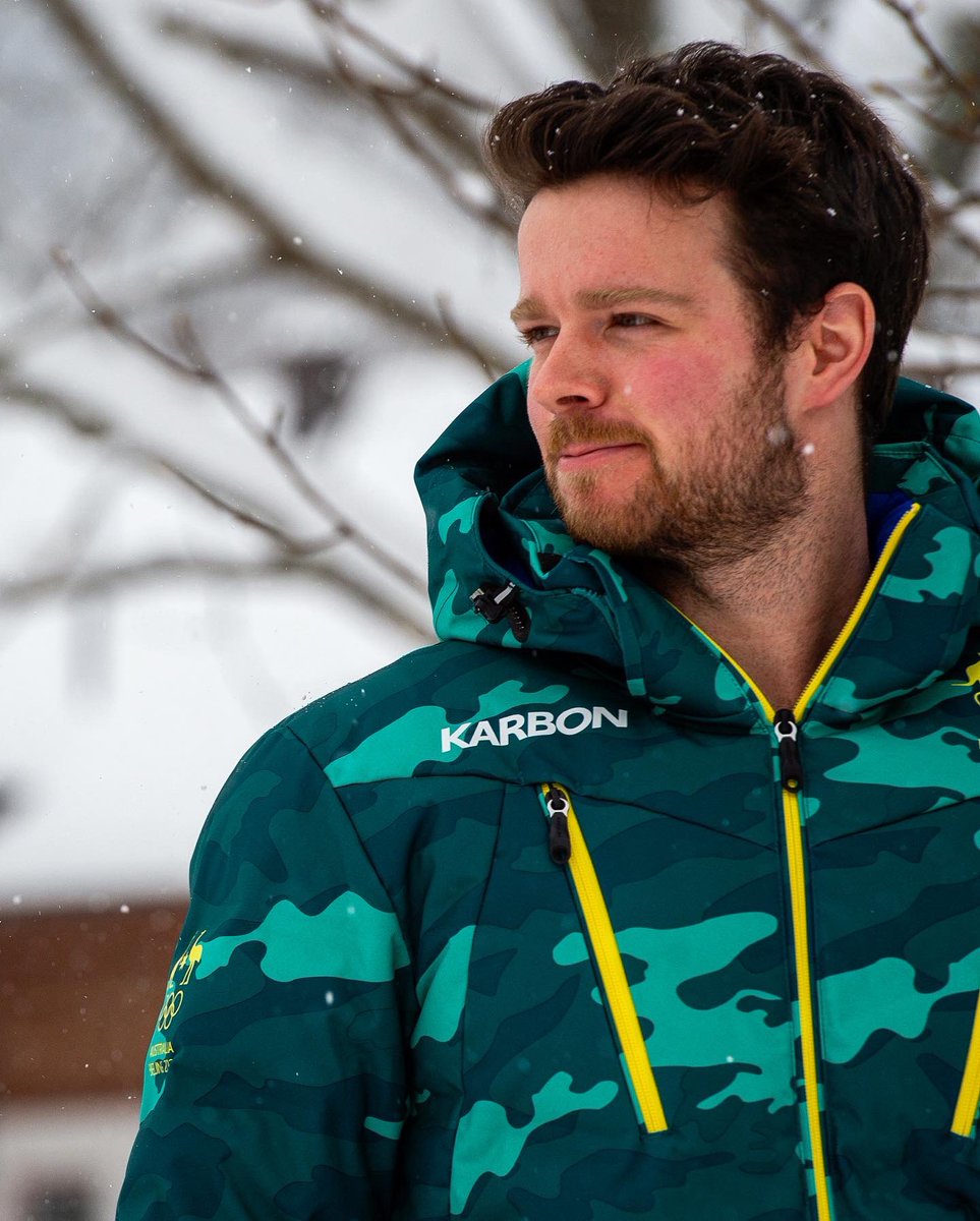 AdamDicksonSBX's tweet photo. The opening ceremony @AUSOlympicTeam uniform from @KarbonSports are looking incredible! 
.
PIC: @OWI_AUS 
.
#chasingwinter #beijing2022 #sbx #snowboardcross #racing #uniform #greenandgold https://t.co/F52Ynparfq