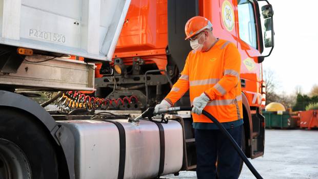 GroupeBouygues's tweet photo. [#Energie 🌱]

🚚Notre filiale @GroupeColas a signé un contrat avec Saipol, leader de la transformation des oléoprotéagineux, pour décarboner ses poids lourds en 🇫🇷 grâce à du carburant #biosourcé.

▶️https://t.co/lYdAFbh26Z https://t.co/2n1h7nSoJq