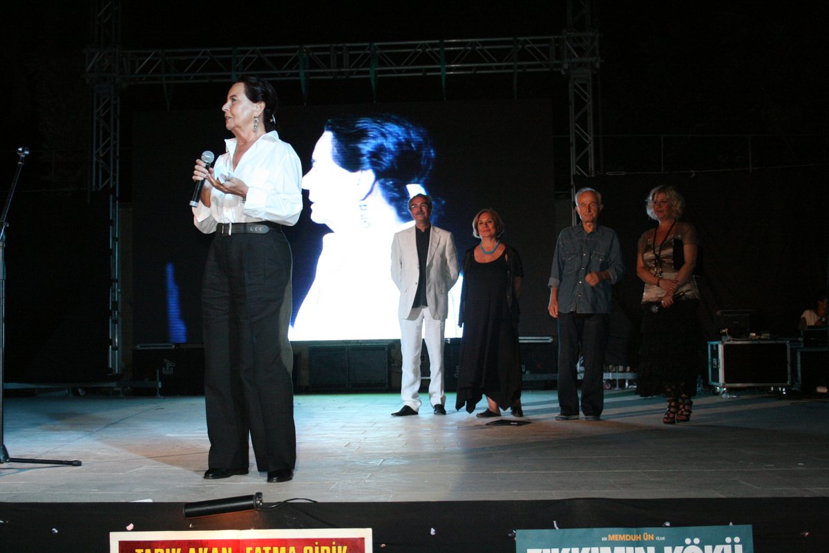 2011'de Datça Sinema Festivali'nin onur konuğu olan büyük oyuncu #FatmaGirik i kaybettiğimizi üzüntüyle öğrendik. Anısı önünde saygıyla eğiliyoruz.
