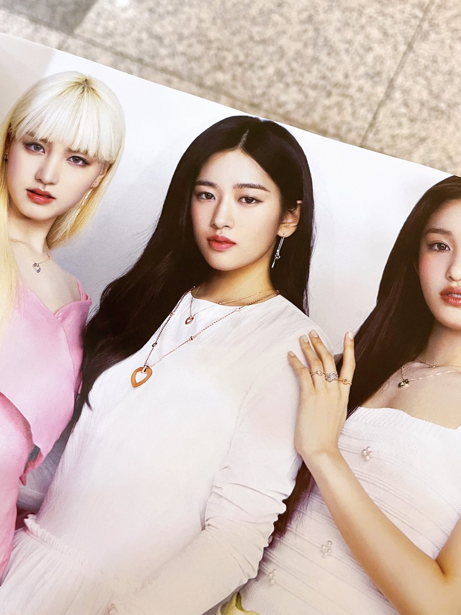 kimLog91's tweet photo. 코스모폴리탄 유지니😍 https://t.co/N1zYbOTFKP