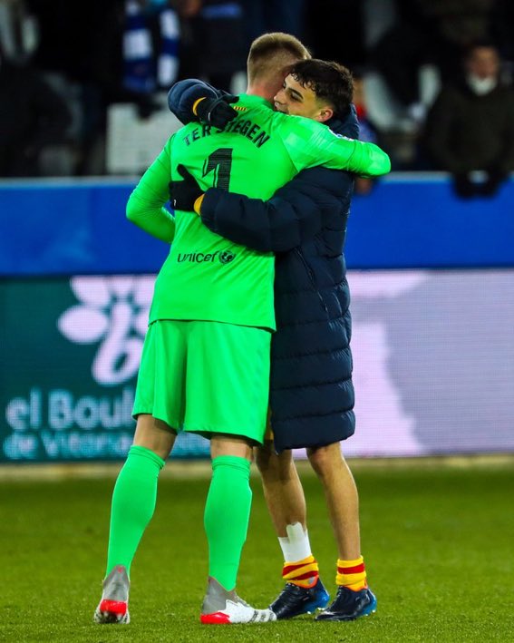 FanaticalCuler's tweet photo. ❤️💙 the most iconic pic 💙❤️ https://t.co/WnyuTH9jU0