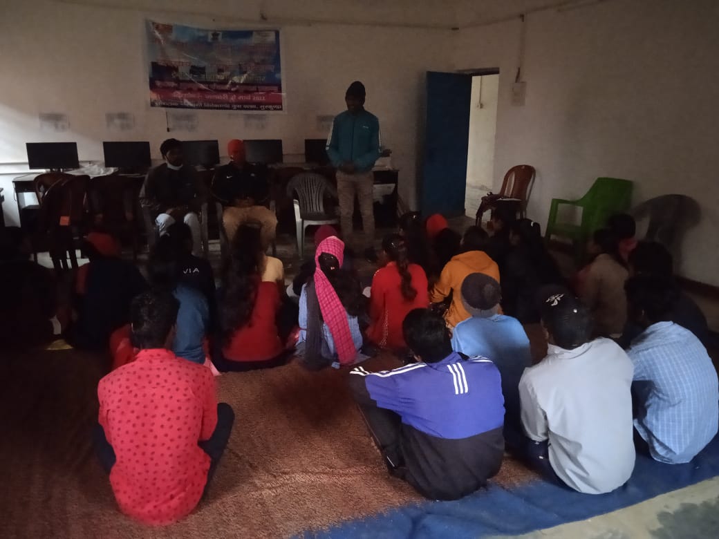 YuvaGumla's tweet photo. Education on Basic Vocations - Computer Training Course organized at Murkunda panchayat. This course is led by Swami Vivekanand Youth club Murkunda, Gumla. 
Media Coverage #Khabarmantra #PrabhatKhabar
#NYKSINDIA #nehruyuvakendrasangathan_jharkhand_stateoffice #PMOIndia #dcgumla https://t.co/DoowhPgbz0