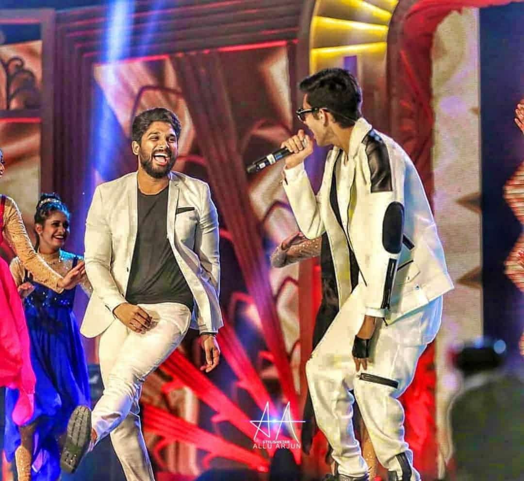 ImBunnyPraneeth's tweet photo. Fans Need This One 💥 #AAA 💥

@alluarjun @anirudhofficial 🥁🎶 https://t.co/Y46zYqeYXF