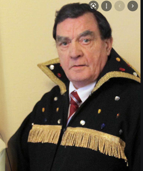 A very Happy Birthday today to singer-songwriter, musician and occasional actor Neil Diamond 