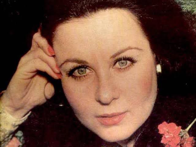 #FatmaGirik 
Güle güle güzel insan.. 😢🥺
Birer birer masadan eksiliyor iyi insanlar... 🤲🏻🥺