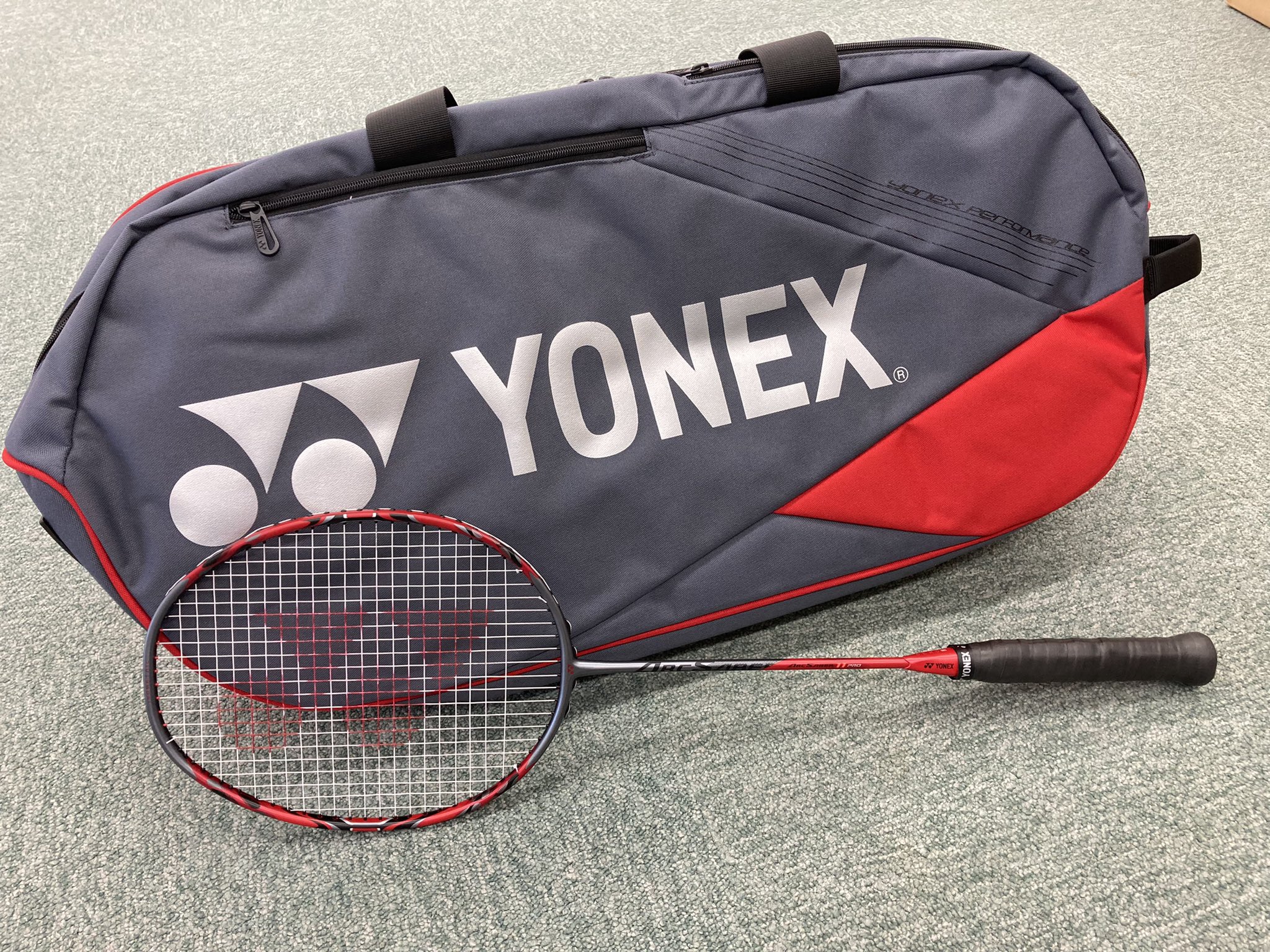 YONEX　アークセイバー11プロ　 4UG5 ガット張り込み