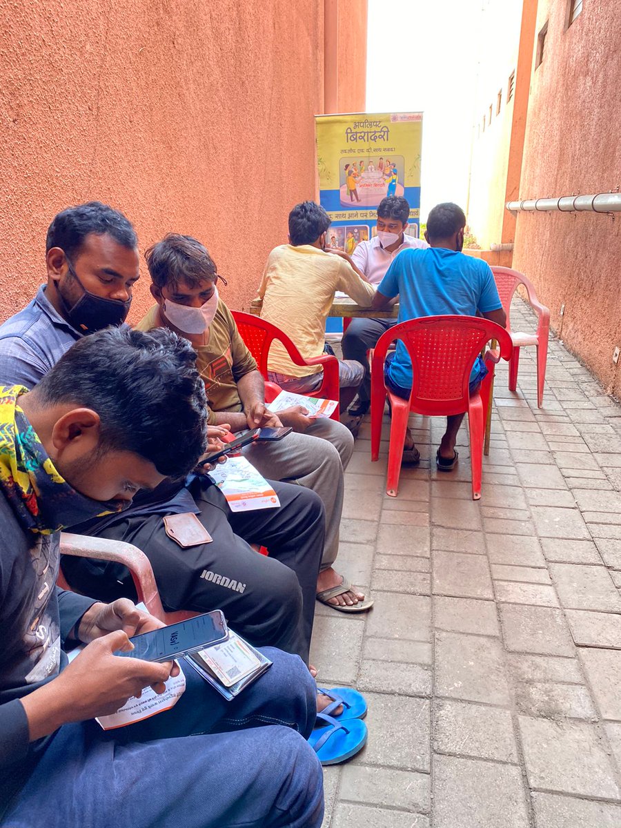 upliftmutuals's tweet photo. Uplift team along with Humsafer #vaccinating the #truckdrivers and also downloading the app that gives them access to the Mutual aid of truckdrivers Biradaree!  #CovidVaccine #Health #SupplyChain https://t.co/HHmCmdJFI7