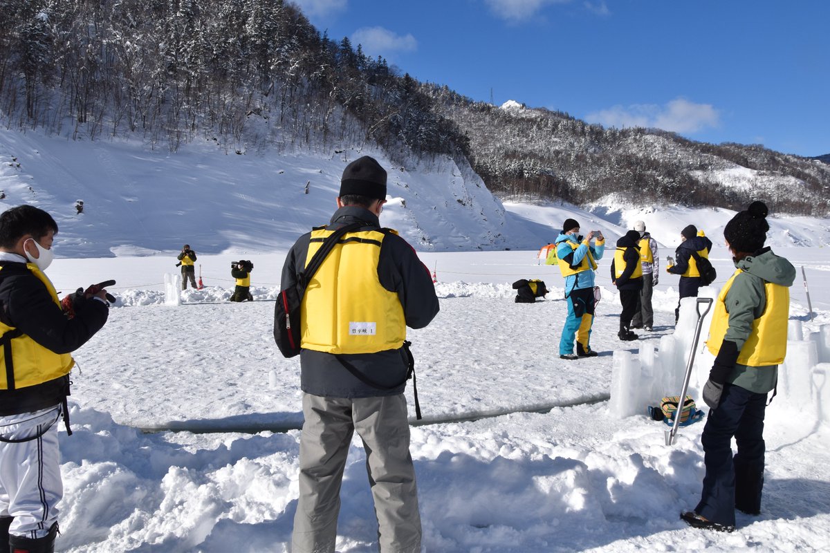 Hicestarproject's tweet photo. 【アイスカルーセル＠さっぽろ湖】
かなやま湖に続いて、昨日は「さっぽろ湖」でアイスカルーセルの実証実験。
みなさん、ゴキゲンな天気の中、アイスカルーセルを楽しまれていました！
#アイスカルーセル #定山渓 #定山渓ダム #さっぽろ湖 #寒いから綺麗 #寒さを楽しむ #冬を愛する https://t.co/gpjpGPM7TI