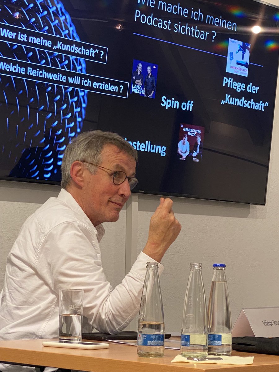viktor_worms's tweet photo. Podcast-Workshop mit empatischen und sehr begabten Talenten der Hanns Seidel Stiftung. Tolle Ergebnisse nach nur zwei Tagen. #hannsseidelstiftung #klosterbanz #wormsmediapartner #podcastseminar #podcastworkshop #moderationstraining https://t.co/C2nNqrDDcB