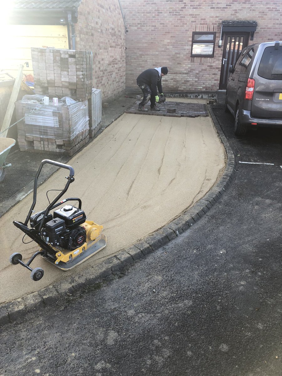 B_FConstruction's tweet photo. #bandfconstruction #driveway #calltoday #email #constructionworker https://t.co/UMmYOm6aYW