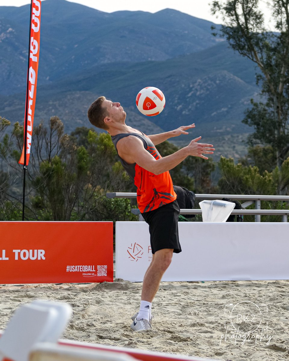 hunteqball's tweet photo. Massive attacks from the hungarian men’s doubles 💥💪🏻
.
.
.
#HunTeq #teqball #usateqball #USATeqballTour #sandiego https://t.co/5q7KckKPZF